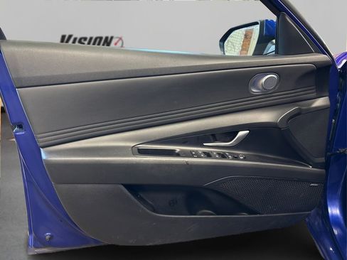 Used 2021 Hyundai Elantra Limited image 21