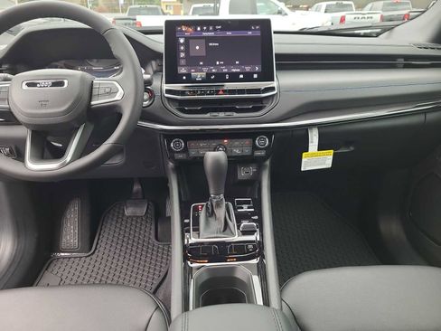 New 2026 Jeep Compass Latitude image 18