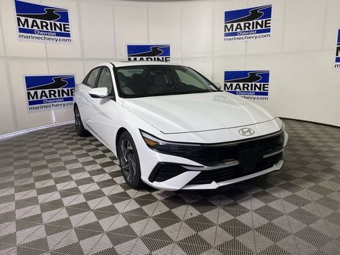 Used 2025 Hyundai Elantra Limited FWD image 1