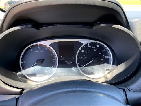 Used 2024 Nissan Versa S FWD image 25