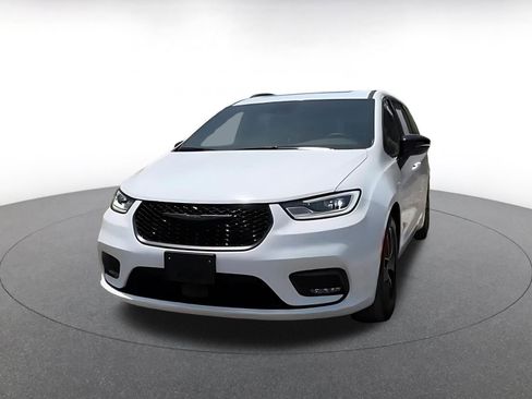 Used 2025 Chrysler Pacifica Limited FWD image 7