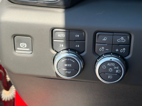 Used 2024 GMC Sierra 1500 AT4 w/ Technology Package image 19