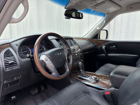 Used 2017 INFINITI QX80 4WD w/ Driver Assistance Package image 10
