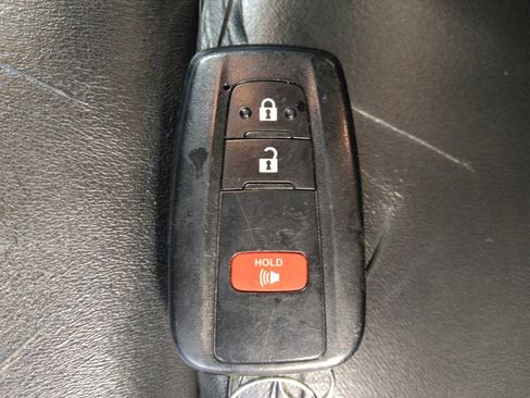 Used 2016 Toyota Prius Four image 32