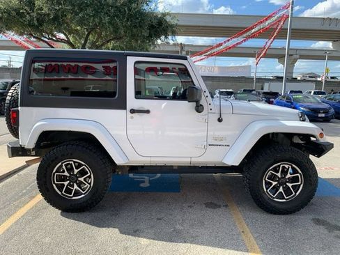 Used 2015 Jeep Wrangler Sahara w/ Connectivity Group AWD/4WD image 5