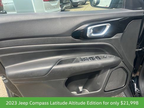 Used 2023 Jeep Compass Latitude AWD/4WD image 8