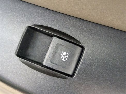 Used 2018 GMC Yukon SLT w/ Premium Edition image 37