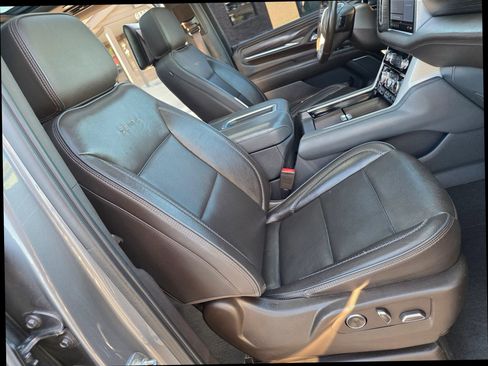 Used 2021 GMC Yukon Denali w/ Denali Ultimate Package AWD/4WD image 22