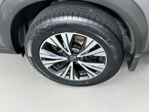 Used 2023 Nissan Rogue SV FWD image 11