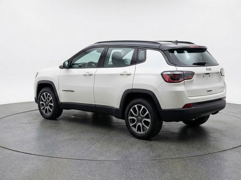 Used 2025 Jeep Compass Trailhawk image 6
