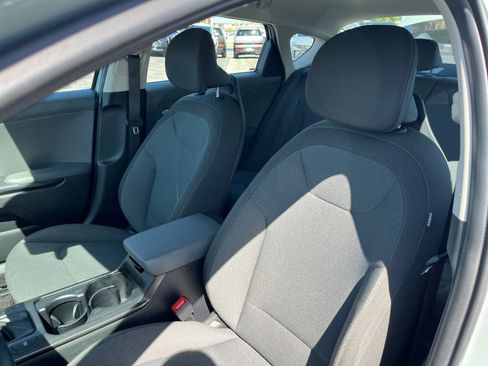 Used 2025 Kia K4 FWD image 37