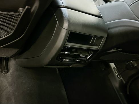 Used 2023 Jeep Grand Cherokee Laredo AWD/4WD image 27