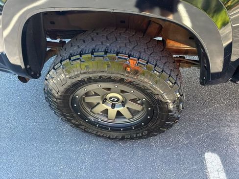 Used 2023 Toyota Tacoma TRD Sport w/ TRD Premium Sport Package AWD/4WD image 17