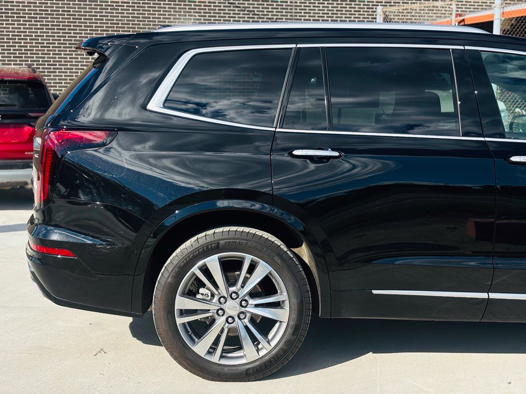 Used 2025 Cadillac XT6 Premium Luxury w/ Technology Package AWD/4WD image 6