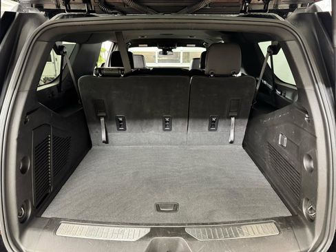 Used 2025 Chevrolet Suburban Z71 image 36