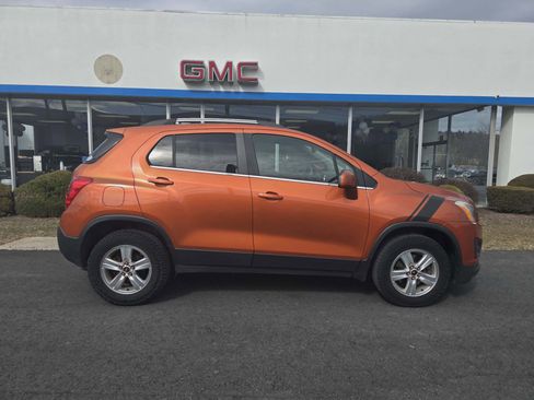 Used 2016 Chevrolet Trax LT image 2