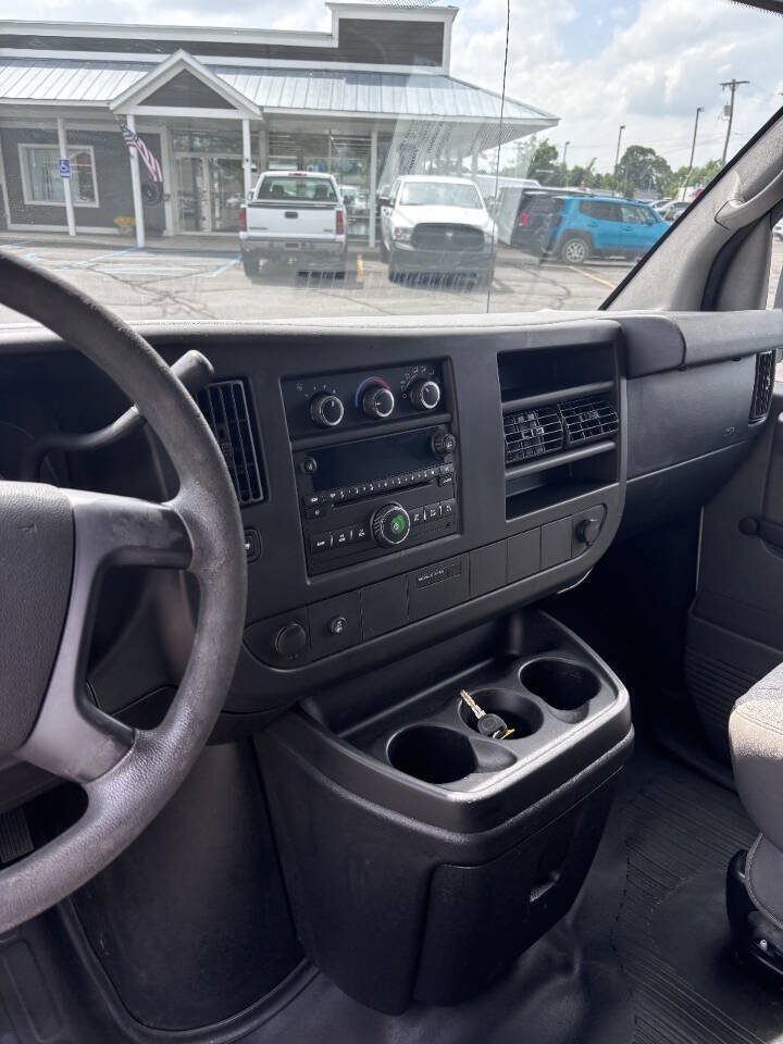 Used 2013 Chevrolet Express 1500 RWD image 5