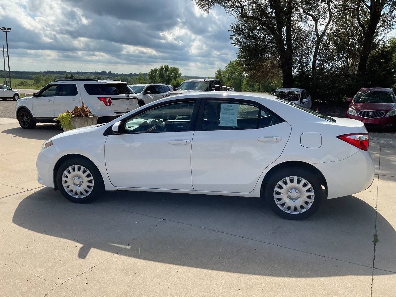 Used 2016 Toyota Corolla LE FWD image 6