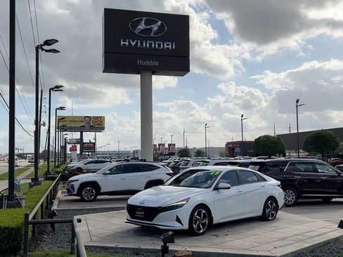 Used 2023 Hyundai Elantra SEL w/ Convenience Package image 41