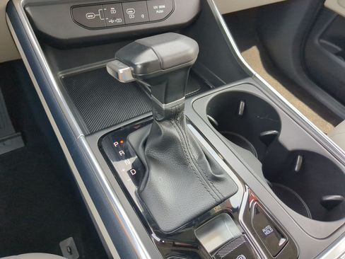 Certified 2025 Kia Carnival SX Prestige FWD image 24