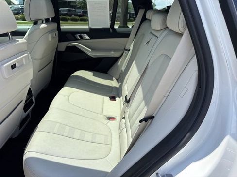 Used 2021 BMW X5 xDrive40i w/ M Sport Package AWD/4WD image 16