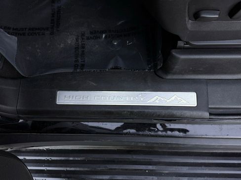Used 2022 Chevrolet Suburban High Country AWD/4WD image 37