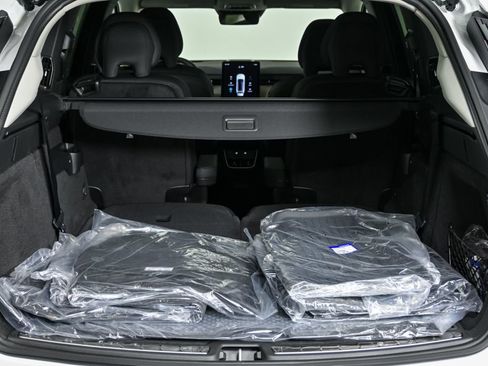 New 2025 Volvo EX90 Plus w/ Protection Package Premier image 31