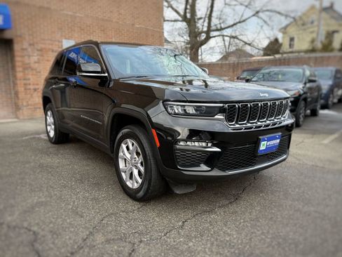 Used 2022 Jeep Grand Cherokee Limited image 3