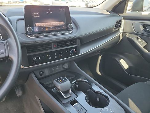 Used 2024 Nissan Rogue S AWD/4WD image 20