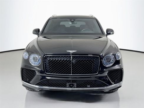 Used 2024 Bentley Bentayga image 11