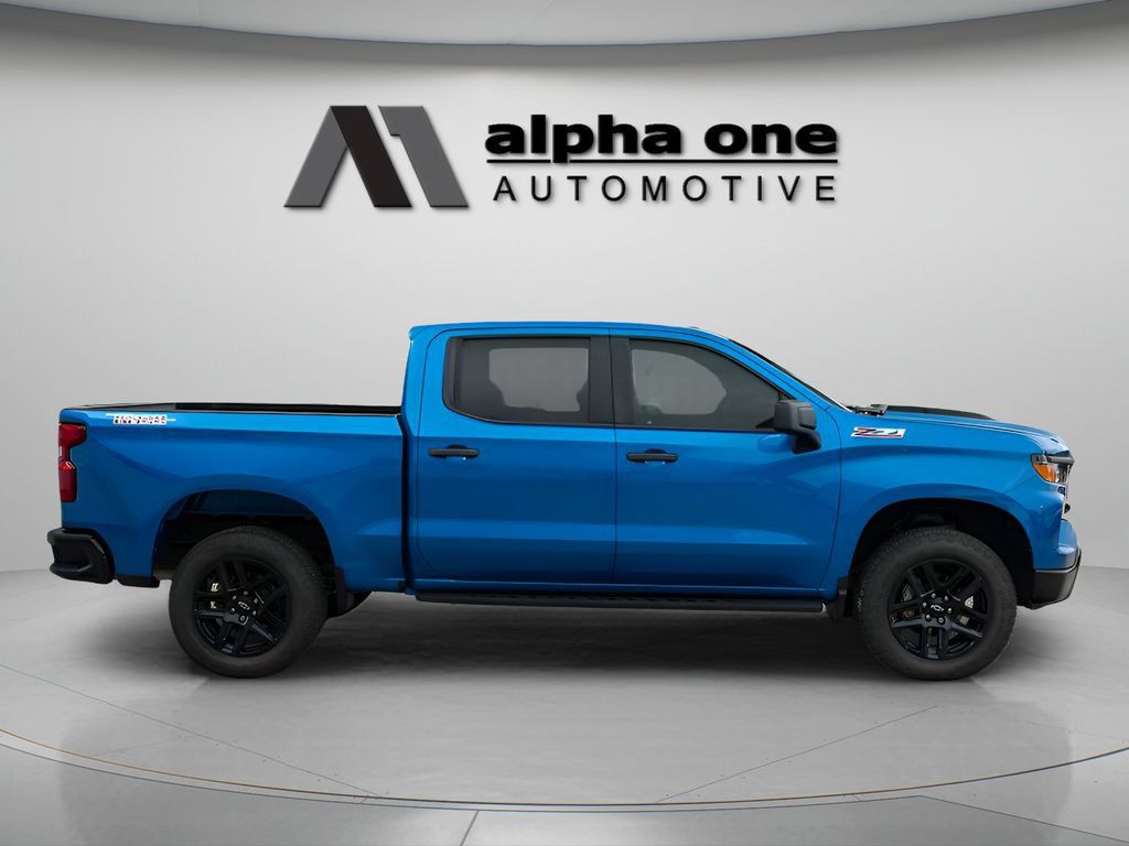 Used 2022 Chevrolet Silverado 1500 Custom Trail Boss w/ LPO, Dark Essentials Package AWD/4WD image 4
