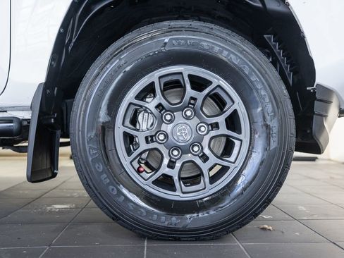 Used 2021 Toyota Tacoma SR w/ SR Convenience Package image 15