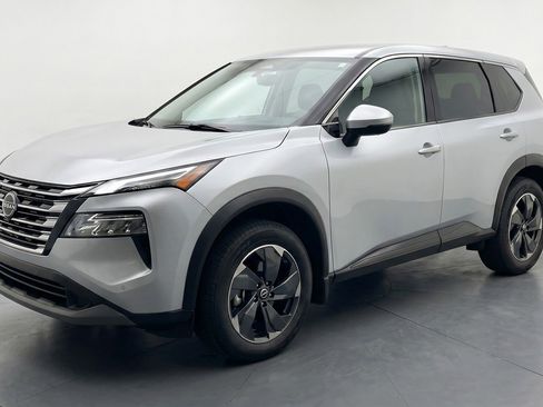 Used 2025 Nissan Rogue SV AWD/4WD image 3