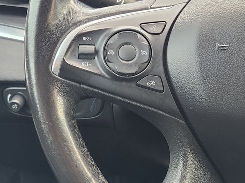 Used 2021 Buick Enclave Essence image 27