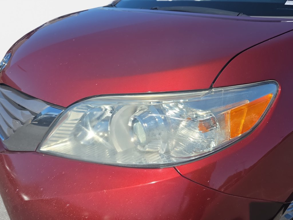 Used 2017 Toyota Sienna XLE Premium w/ Protection Package FWD image 32