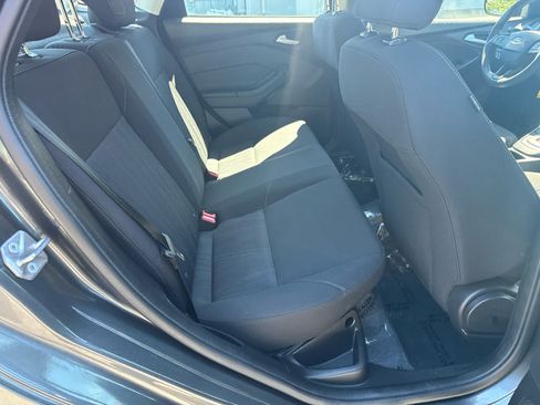 Used 2017 Ford Focus SE FWD image 14