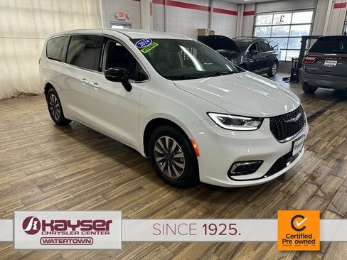 Certified 2024 Chrysler Pacifica Select image 6