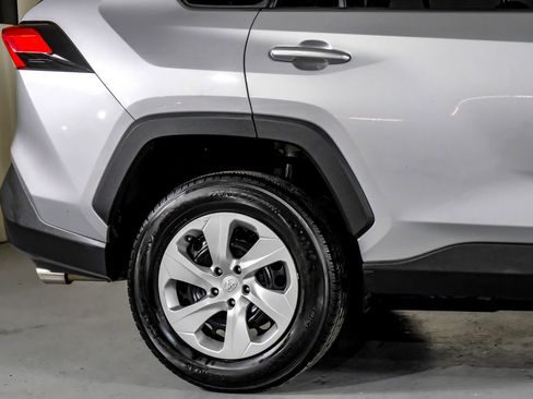 Used 2022 Toyota RAV4 LE image 6