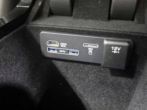 Used 2018 Land Rover Range Rover Velar R-Dynamic SE image 33