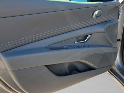 Used 2025 Hyundai Elantra Sport image 17