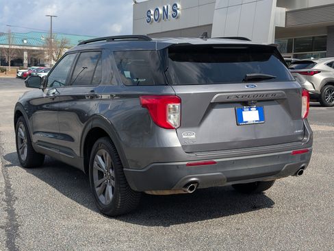 Used 2022 Ford Explorer XLT w/ Equipment Group 202A image 12