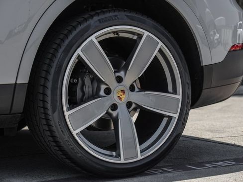 Used 2023 Porsche Cayenne S Platinum AWD/4WD image 76