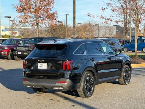 Used 2025 Kia Sorento S image 7