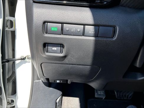 Used 2024 Nissan Sentra SR FWD image 34