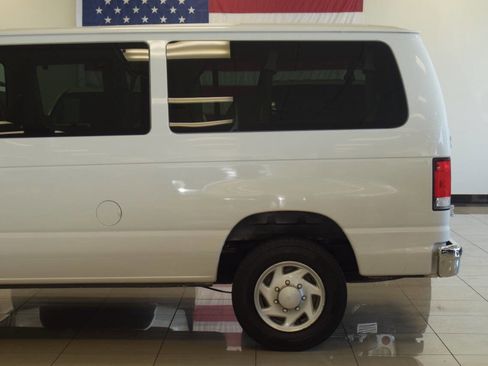 Used 2014 Ford E-350 and Econoline 350 XLT RWD image 18