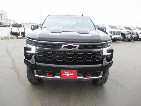 Used 2025 Chevrolet Silverado 1500 ZR2 w/ Technology Package image 11