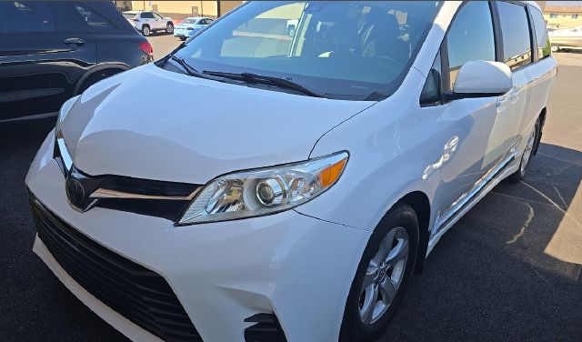Used 2019 Toyota Sienna LE w/ Protection Package FWD image 1