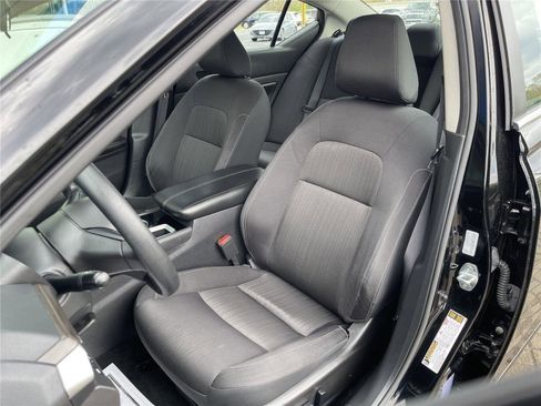 Used 2024 Nissan Altima 2.5 SV FWD image 14