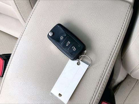 Used 2015 Volkswagen Tiguan SEL image 10