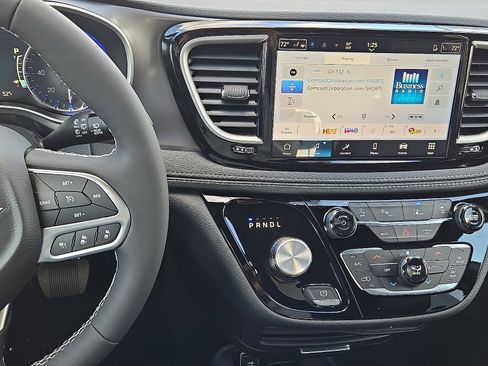 New 2026 Chrysler Pacifica Select image 9